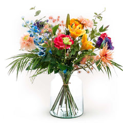 Dried flowers and silk bouquets