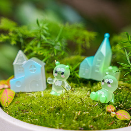 Glow Village – Dekoratives Miniaturdorf – Leuchtet im Dunkeln – 4-teilig – ↑ 3–5 cm