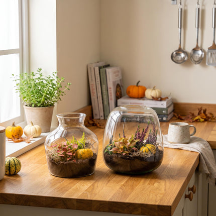 Emma Autumn – Glazen fles met herfstplanten en mini pompoenen – Herfst Terrarium DIY-set – Ø 23 cm ↑ 25 cm