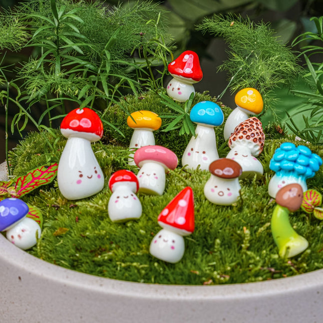 Zwammenfeest - Decoratieve mini paddenstoel poppetjes - 13 stuks - ↑ 2 cm